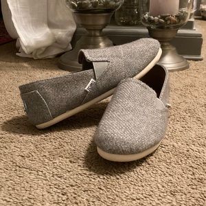Toms women’s shoes size 7